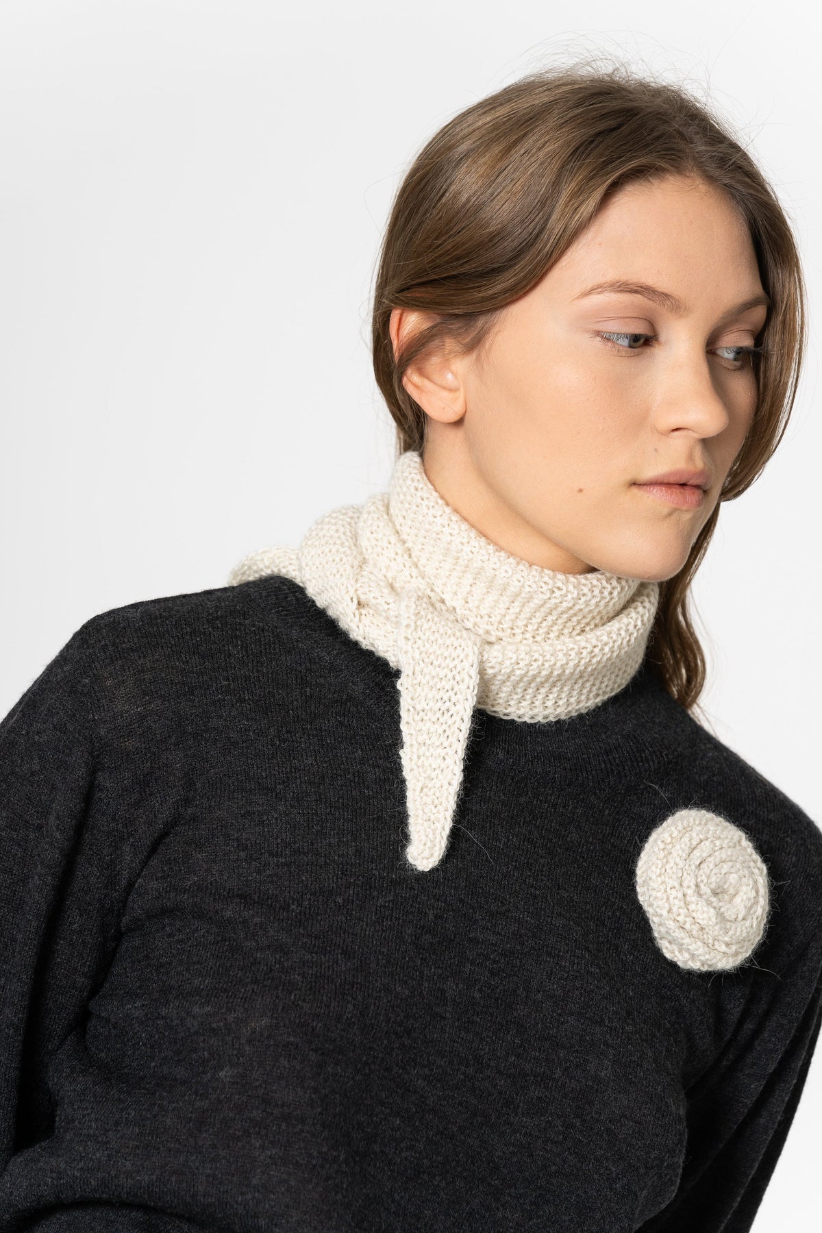 DINADI Alpaca Handknit Rose - Ivory White