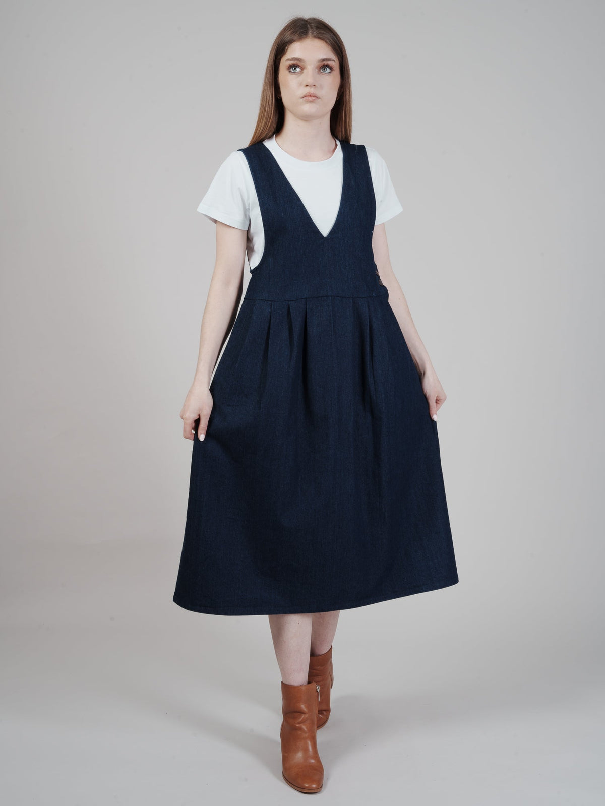 Deep V-neck Pinny
