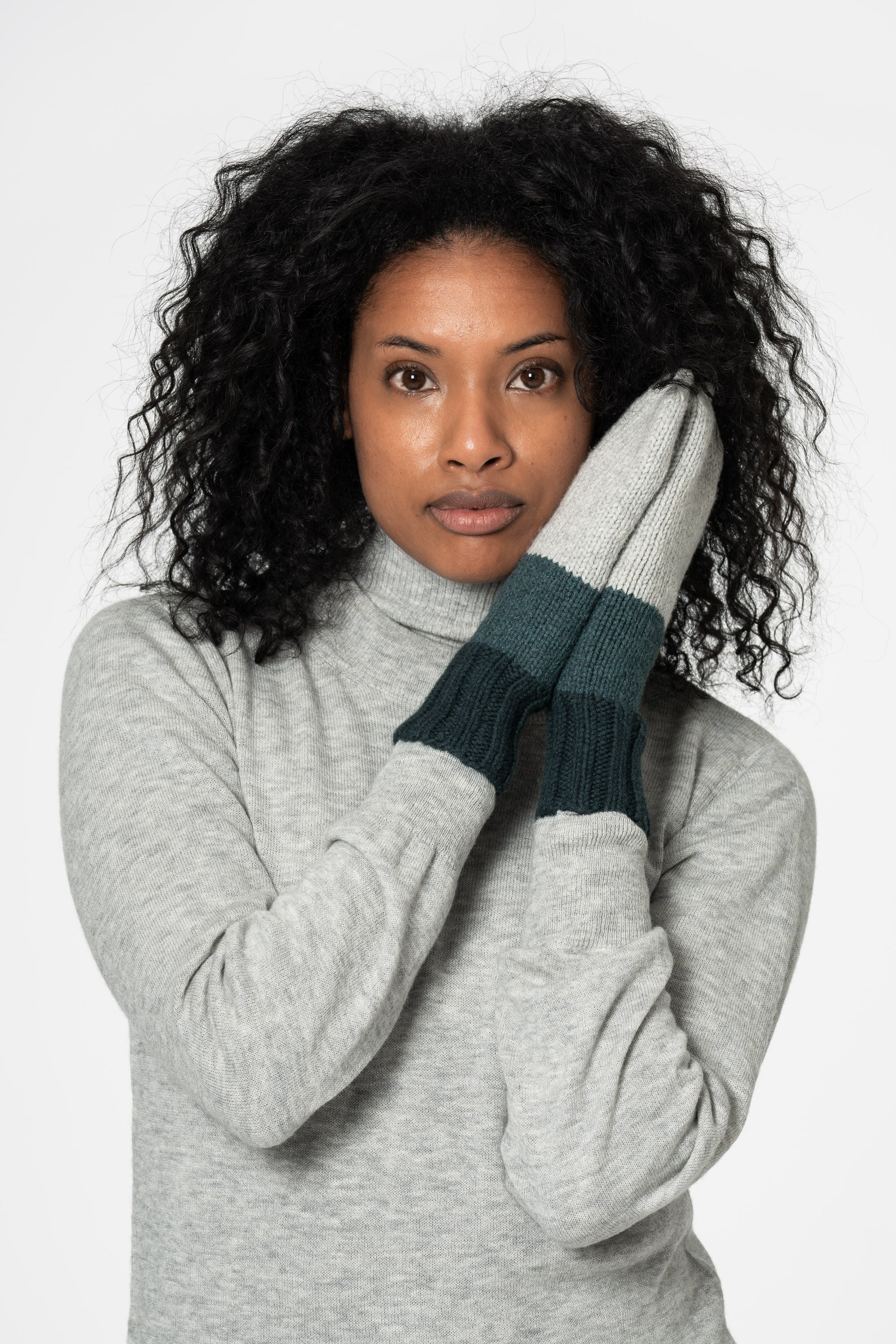 DINADI Merino Handknit Mittens - Peacock Blocked