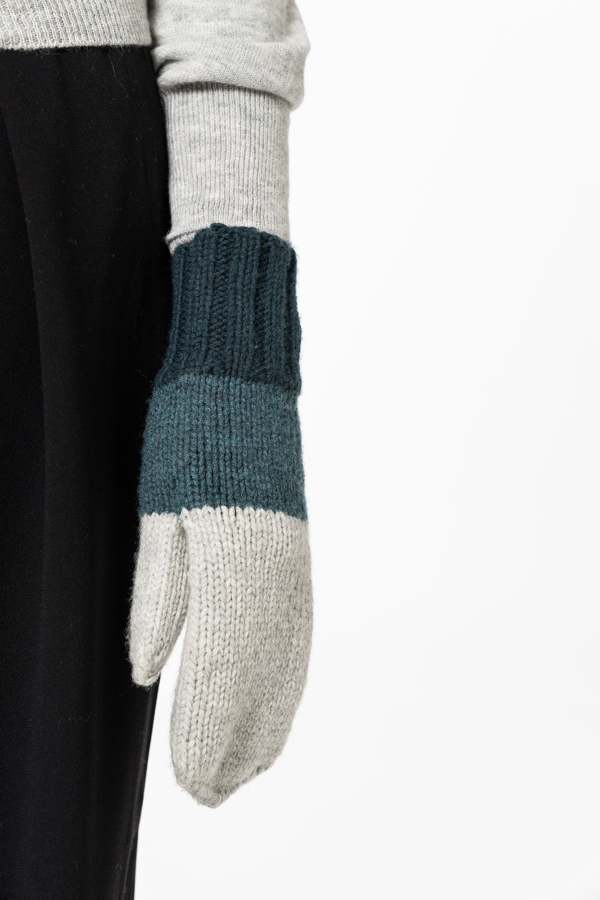 DINADI Merino Handknit Mittens - Peacock Blocked