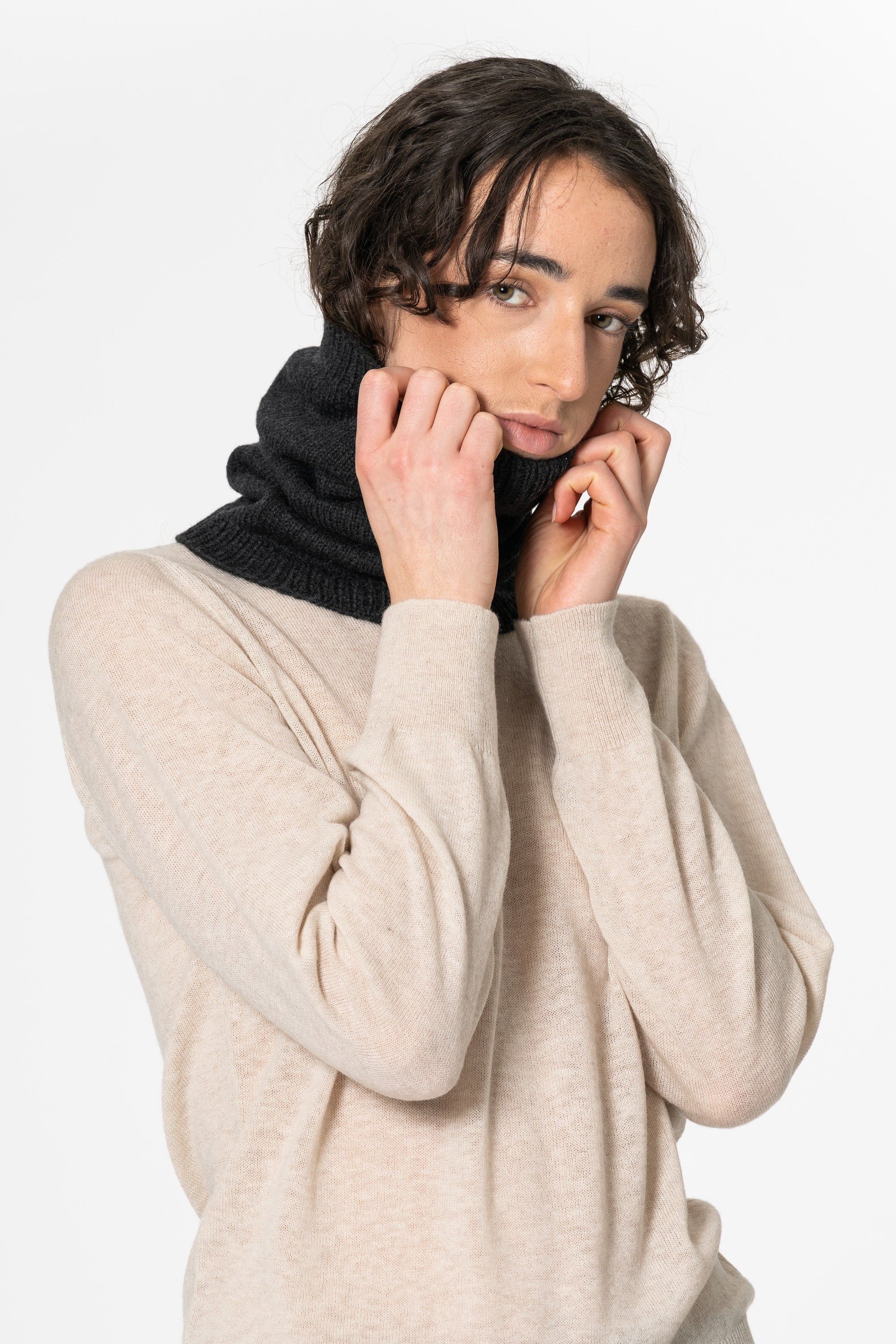 DINADI Merino Handknit Neckwarmer - Onxy Grey