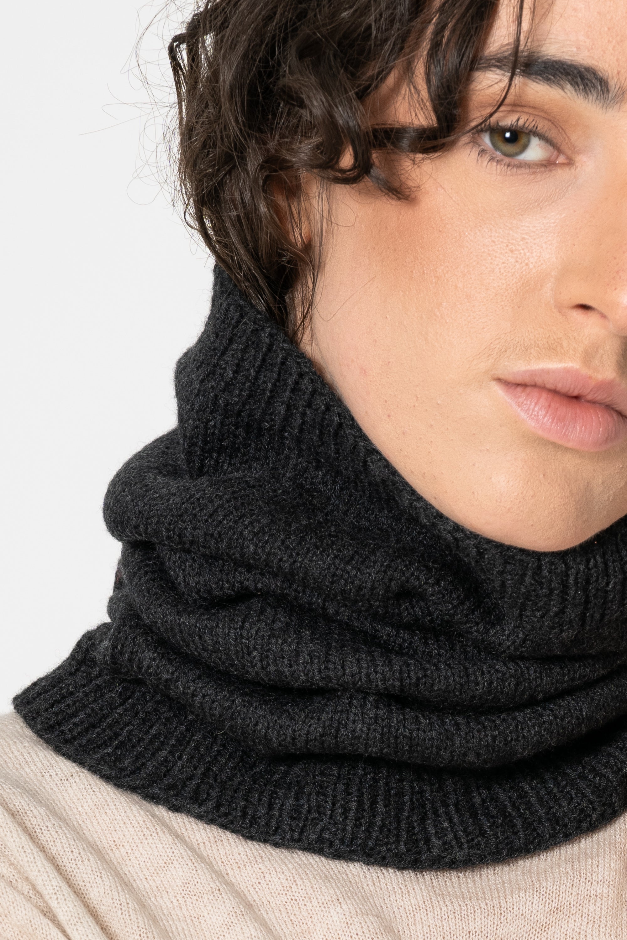 DINADI Merino Handknit Neckwarmer - Onxy Grey