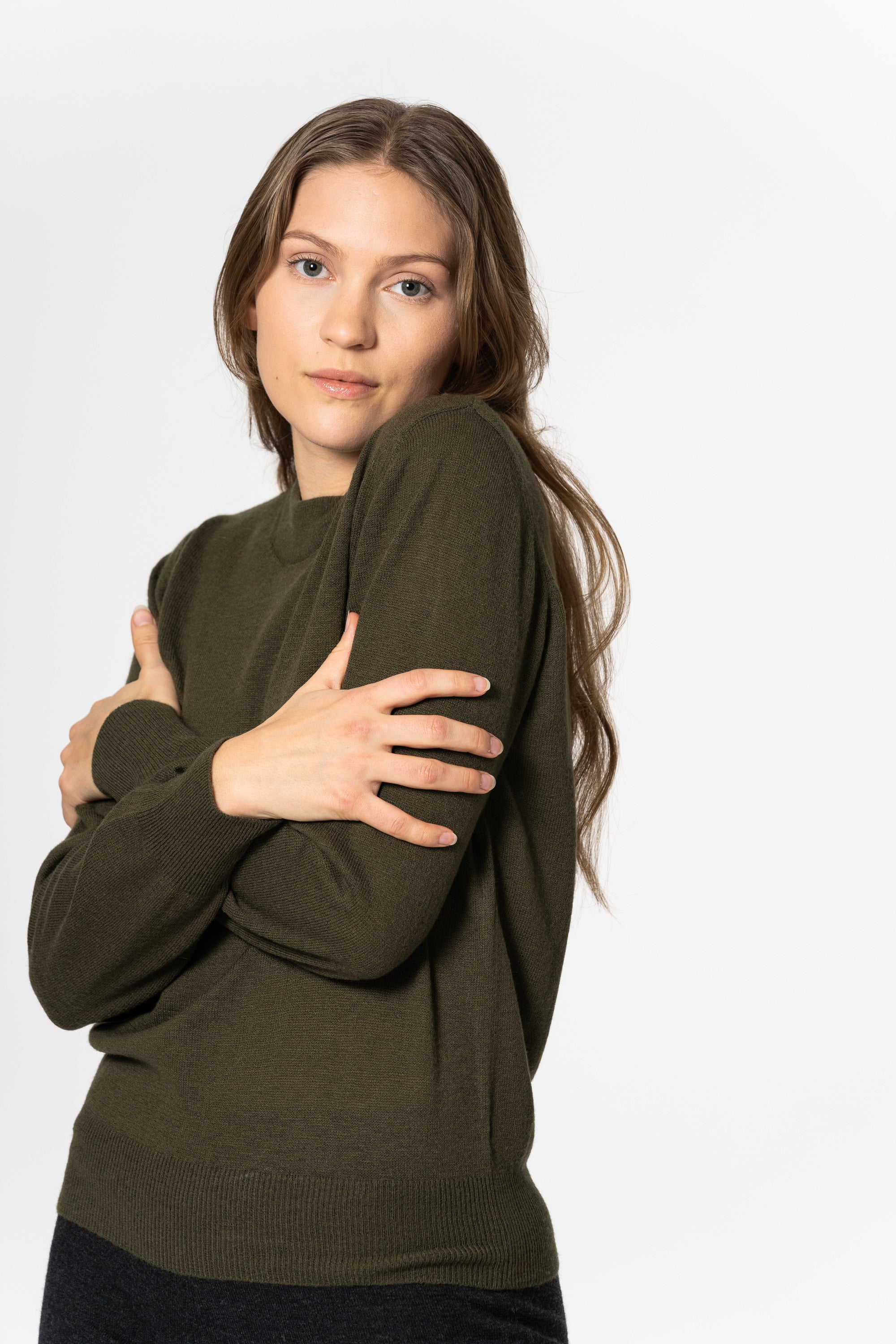 DINADI Merino O-Neck Sweater - Olive Green