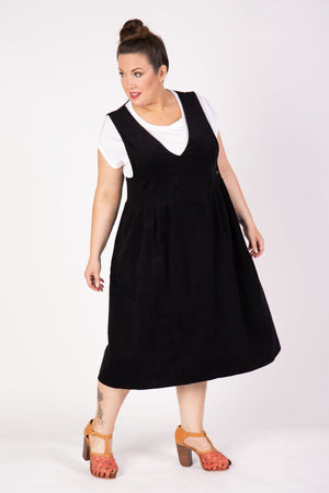 The V-neck  Organic Corduroy Pinny - Black