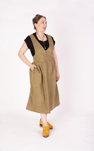 The V-neck Organic Corduroy Pinny - Moss
