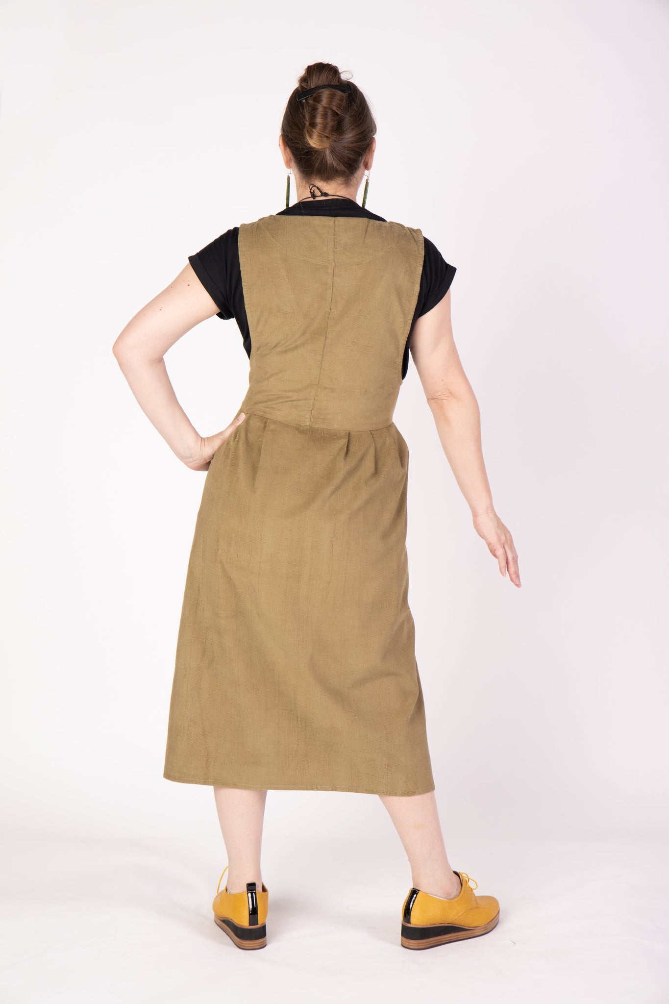The V-neck Organic Corduroy Pinny - Moss